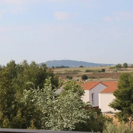 Le Terracotta , 2chambres, Terrasse, Piscine, Parking Gratuit, Wifi, Climatisation