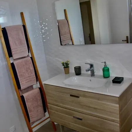 Le Terracotta , 2chambres, Terrasse, Piscine, Parking Gratuit, Wifi, Climatisation *