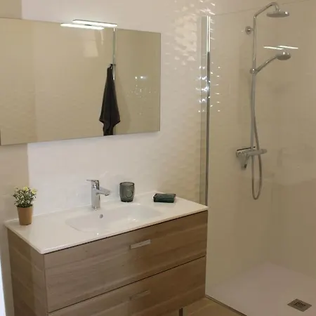 Le Terracotta , 2chambres, Terrasse, Piscine, Parking Gratuit, Wifi, Climatisation Lejlighed