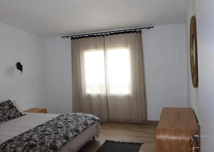 Le Terracotta , 2chambres, Terrasse, Piscine, Parking Gratuit, Wifi, Climatisation