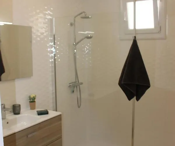 Le Terracotta , 2chambres, Terrasse, Piscine, Parking Gratuit, Wifi, Climatisation * Marseillan (Herault)