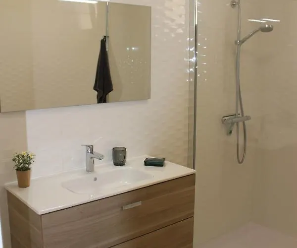 Le Terracotta , 2chambres, Terrasse, Piscine, Parking Gratuit, Wifi, Climatisation Apartmán