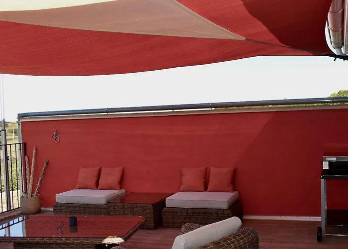 Le Terracotta , 2chambres, Terrasse, Piscine, Parking Gratuit, Wifi, Climatisation
